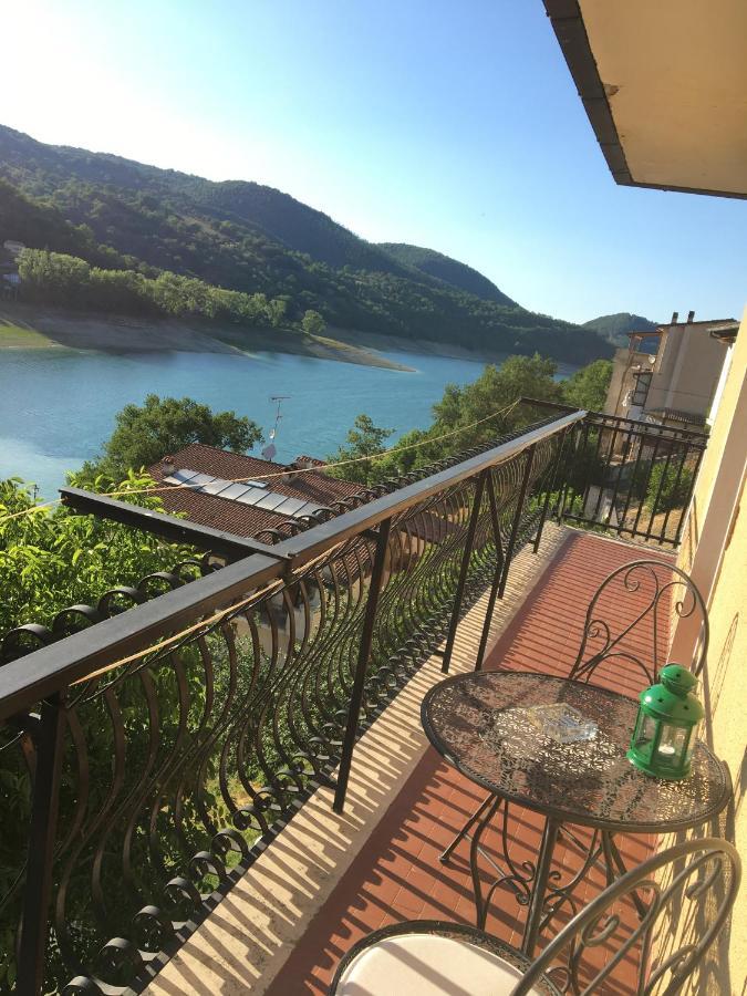 Ferienwohnung Casa Sul Lago Nonna Gio' Colle di Tora Exterior foto