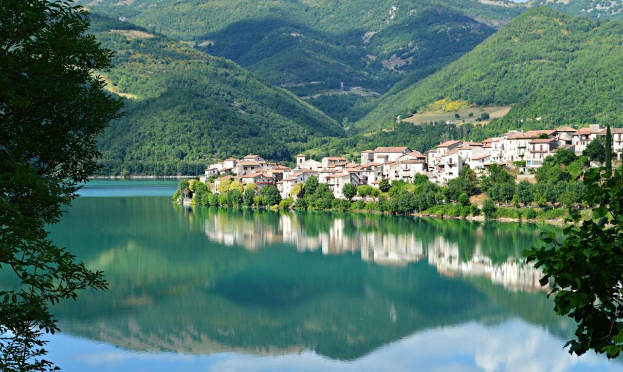 Ferienwohnung Casa Sul Lago Nonna Gio' Colle di Tora Exterior foto