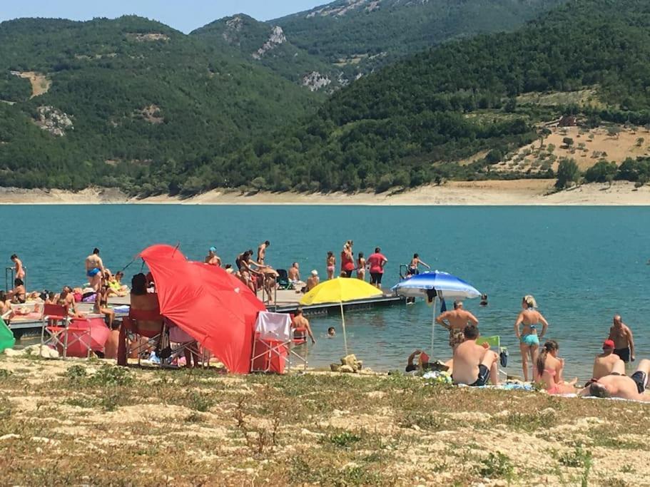 Ferienwohnung Casa Sul Lago Nonna Gio' Colle di Tora Exterior foto