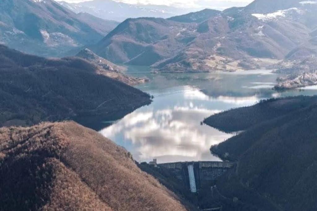 Ferienwohnung Casa Sul Lago Nonna Gio' Colle di Tora Exterior foto