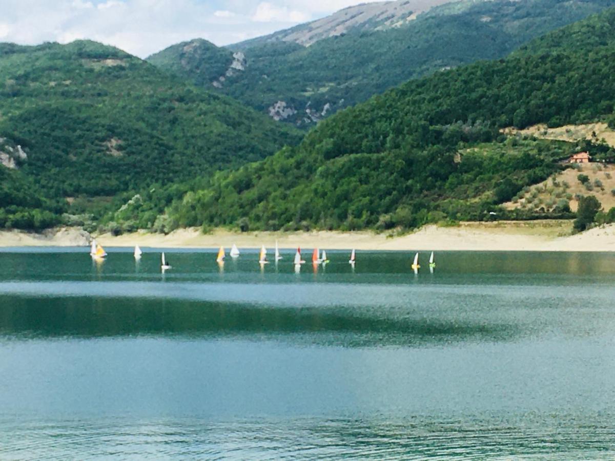 Ferienwohnung Casa Sul Lago Nonna Gio' Colle di Tora Exterior foto