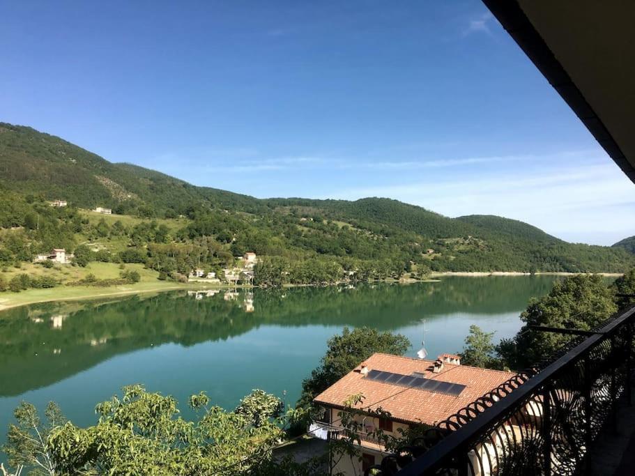 Ferienwohnung Casa Sul Lago Nonna Gio' Colle di Tora Exterior foto