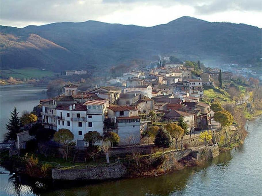 Ferienwohnung Casa Sul Lago Nonna Gio' Colle di Tora Exterior foto