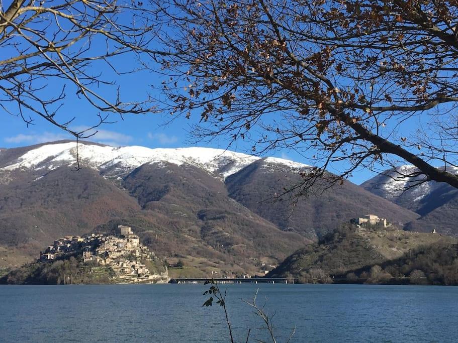 Ferienwohnung Casa Sul Lago Nonna Gio' Colle di Tora Exterior foto